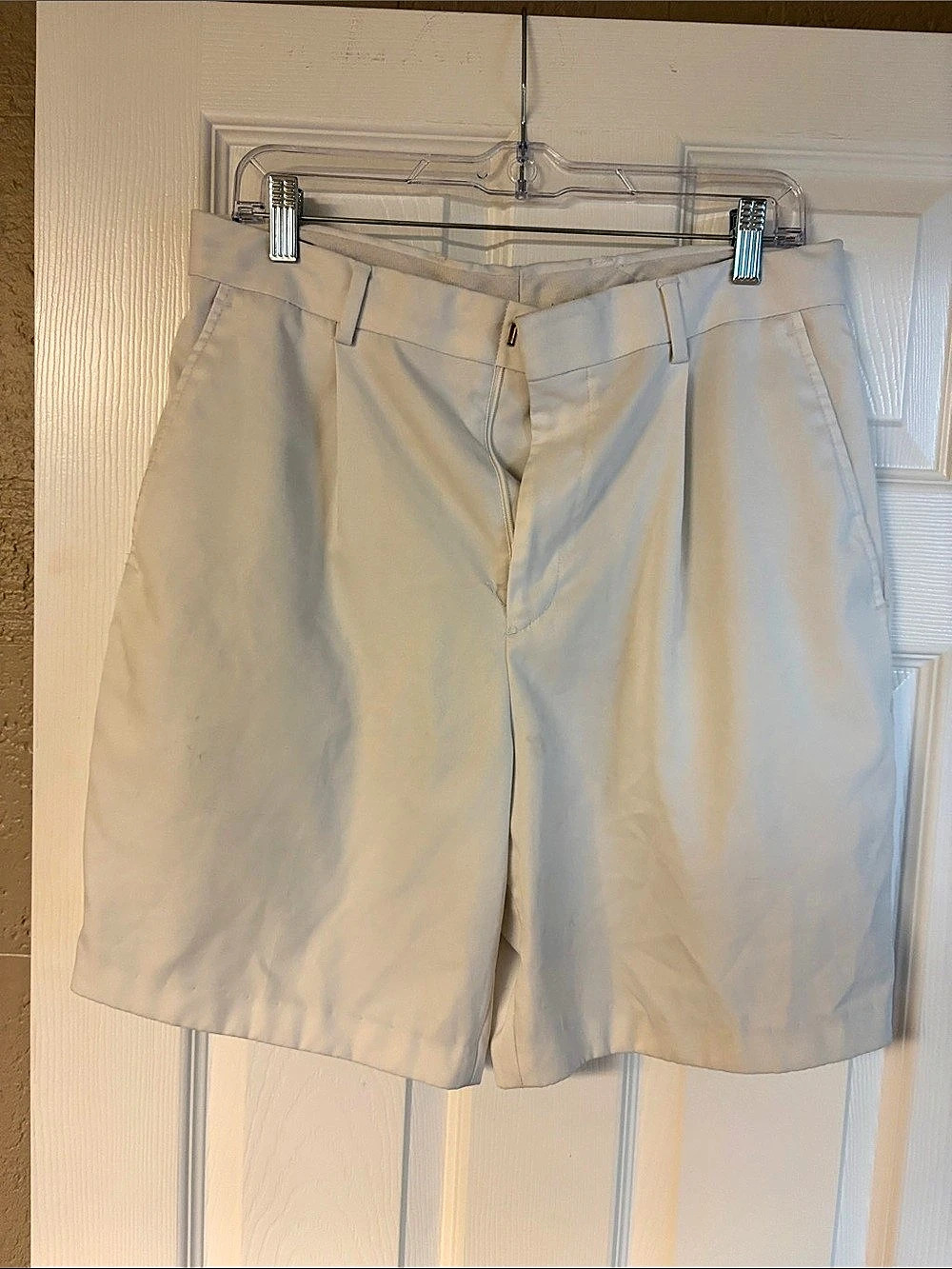 Men’s WalterWagen Bermuda Shorts in White - golf shorts